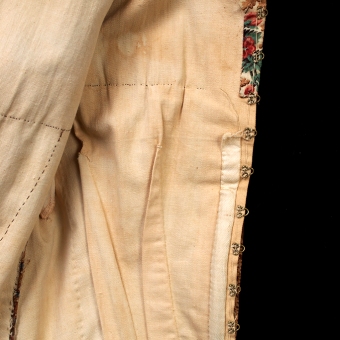 The underbodice is stiffened with baleen from a whale’s mouth (misleadingly known as whalebone), which is enclosed in casing stitched into the lining.